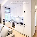 Family Luxury Wonder Heaven Apartment, 50m M Cassino Street, First - 3 Bedrooms&studio, Second - 2 Bedrooms&studio, Private Parking W Cenie, Summerwinter Brand