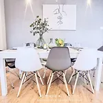 Апартаменты Family Luxury Wonder Heaven Apartment, 50m M Cassino Street, First - 3 Bedrooms&studio, Second - 2 Bedrooms&studio, Private Parking W Cenie, Summerwinter Brand *