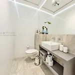 Family Luxury Wonder Heaven Apartment, 50m M Cassino Street, First - 3 Bedrooms&studio, Second - 2 Bedrooms&studio, Private Parking W Cenie, Summerwinter Brand