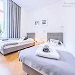 Family Luxury Wonder Heaven Apartment, 50m M Cassino Street, First - 3 Bedrooms&studio, Second - 2 Bedrooms&studio, Private Parking W Cenie, Summerwinter Brand