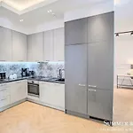 Family Luxury Wonder Heaven Apartment, 50m M Cassino Street, First - 3 Bedrooms&studio, Second - 2 Bedrooms&studio, Private Parking W Cenie, Summerwinter Brand