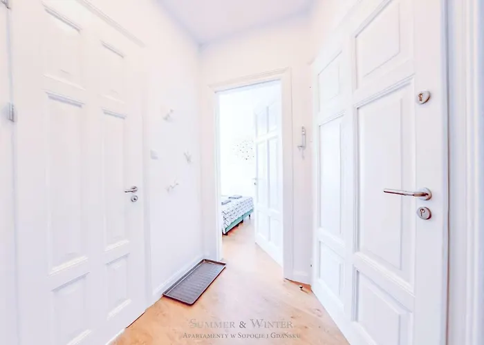 Family Luxury Wonder Heaven Apartment, 50m M Cassino Street, First - 3 Bedrooms&studio, Second - 2 Bedrooms&studio, Private Parking W Cenie, Summerwinter Brand アパート *