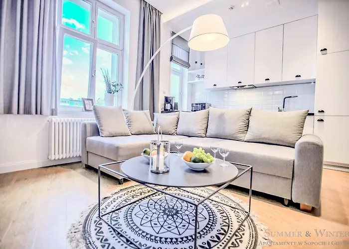 アパート Family Luxury Wonder Heaven Apartment, 50m M Cassino Street, First - 3 Bedrooms&studio, Second - 2 Bedrooms&studio, Private Parking W Cenie, Summerwinter Brand