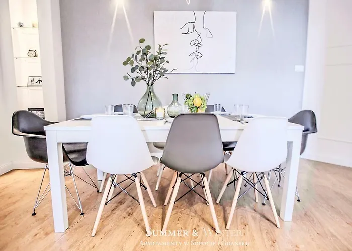 アパート Family Luxury Wonder Heaven Apartment, 50m M Cassino Street, First - 3 Bedrooms&studio, Second - 2 Bedrooms&studio, Private Parking W Cenie, Summerwinter Brand *