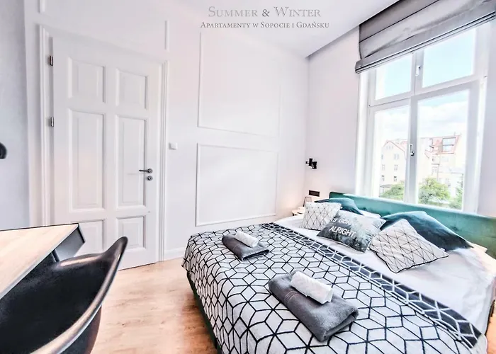 アパート Family Luxury Wonder Heaven Apartment, 50m M Cassino Street, First - 3 Bedrooms&studio, Second - 2 Bedrooms&studio, Private Parking W Cenie, Summerwinter Brand *