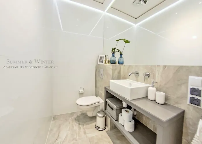 Family Luxury Wonder Heaven Apartment, 50m M Cassino Street, First - 3 Bedrooms&studio, Second - 2 Bedrooms&studio, Private Parking W Cenie, Summerwinter Brand