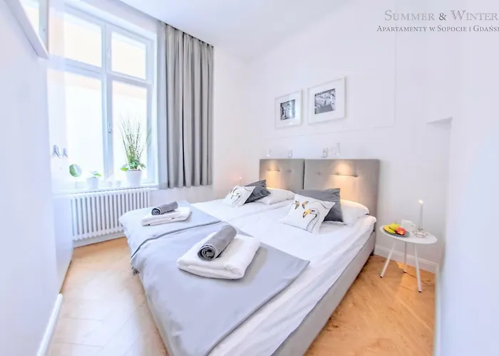 アパート Family Luxury Wonder Heaven Apartment, 50m M Cassino Street, First - 3 Bedrooms&studio, Second - 2 Bedrooms&studio, Private Parking W Cenie, Summerwinter Brand